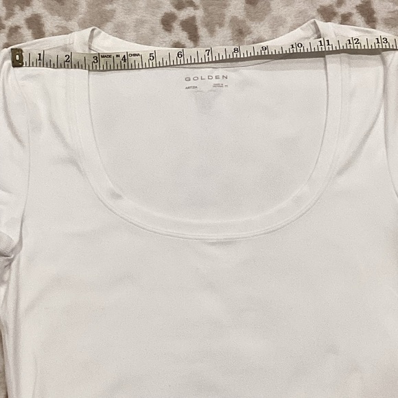 Aritzia White Scooped-neck Fitted T-Shirt, Size Small - Picture 12 of 16